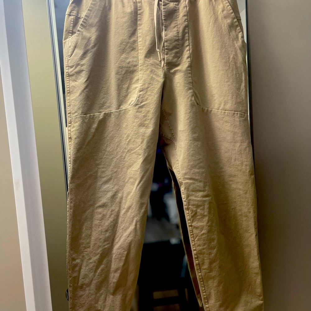 LuluLemon Capri Pants